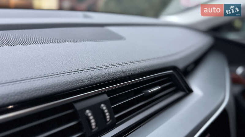 Внедорожник / Кроссовер Audi e-tron 2021 в Сваляве