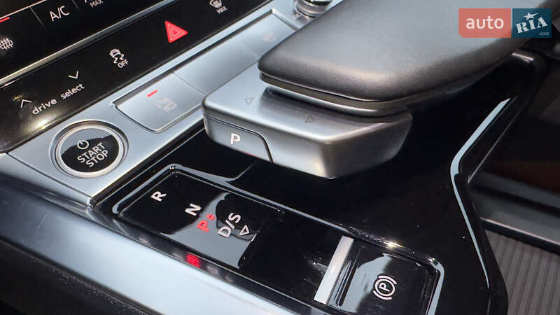 Внедорожник / Кроссовер Audi e-tron 2021 в Сваляве