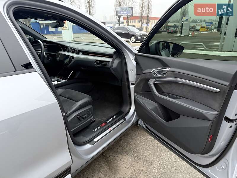 Внедорожник / Кроссовер Audi e-tron 2020 в Киеве фото 5 Внедорожник / Кроссовер Audi e-tron 2020 в Киеве