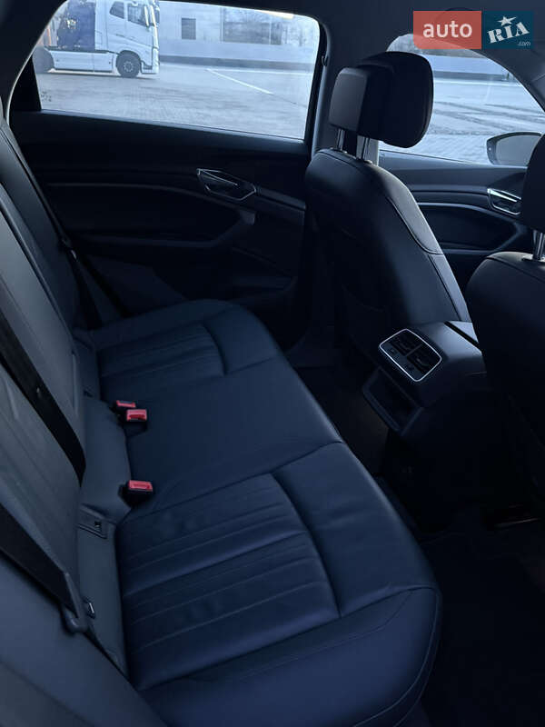 Внедорожник / Кроссовер Audi e-tron 2022 в Иршаве