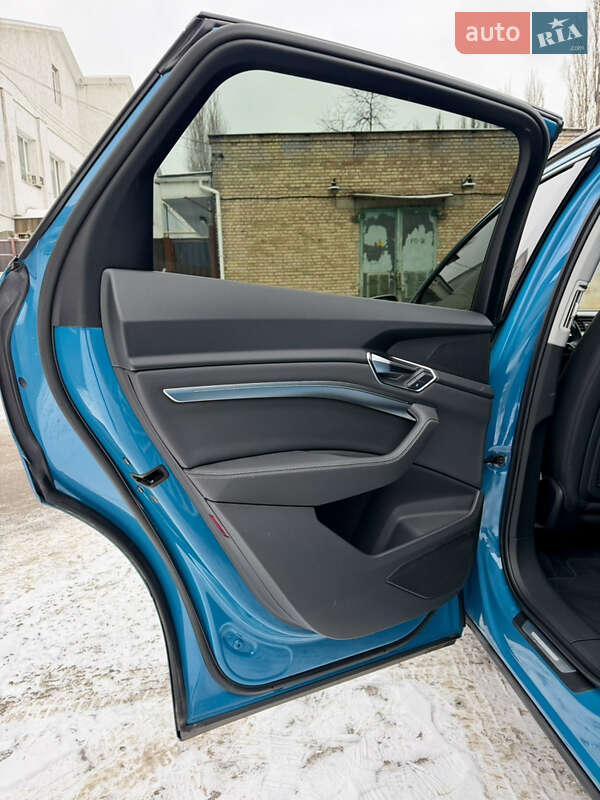 Внедорожник / Кроссовер Audi e-tron 2019 в Киеве