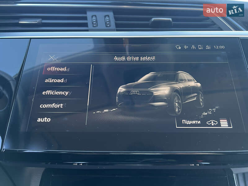 Внедорожник / Кроссовер Audi e-tron 2022 в Ужгороде