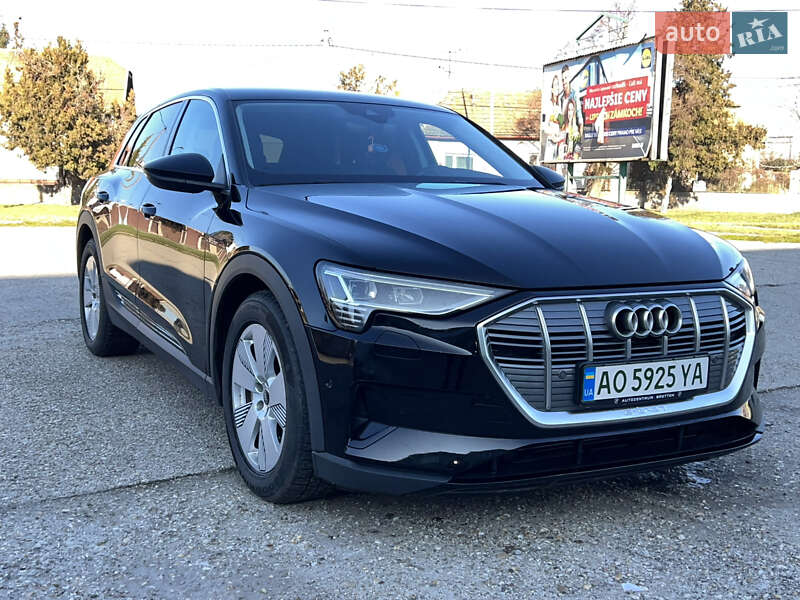 Внедорожник / Кроссовер Audi e-tron 2022 в Ужгороде