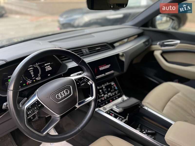 Позашляховик / Кросовер Audi e-tron 2021 в Києві