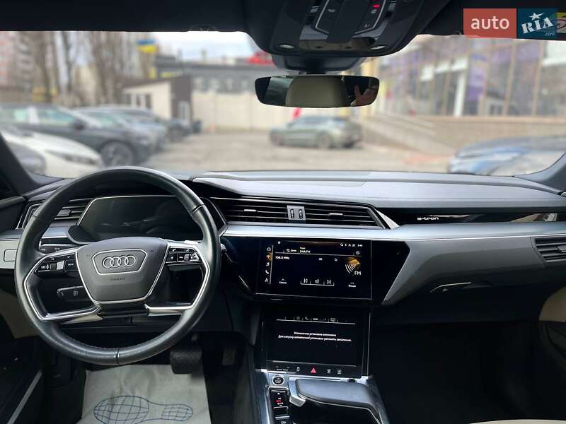 Позашляховик / Кросовер Audi e-tron 2021 в Києві