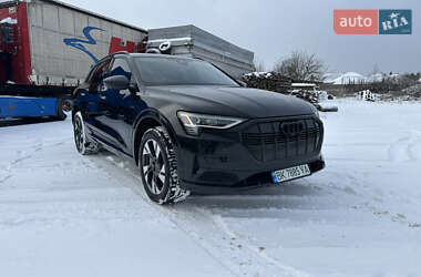 Внедорожник / Кроссовер Audi e-tron 2022 в Сарнах