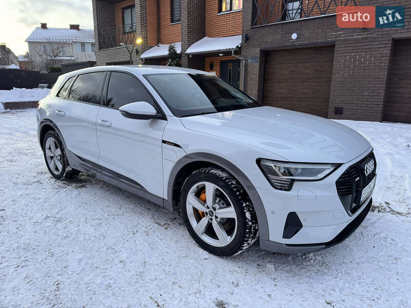 Позашляховик / Кросовер Audi e-tron 2022 в Хмельницькому фото 22 Позашляховик / Кросовер Audi e-tron 2022 в Хмельницькому