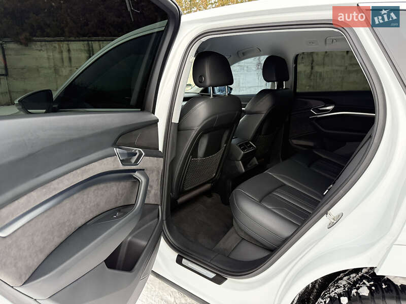 Внедорожник / Кроссовер Audi e-tron 2021 в Ровно