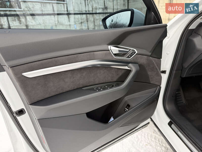 Внедорожник / Кроссовер Audi e-tron 2021 в Ровно