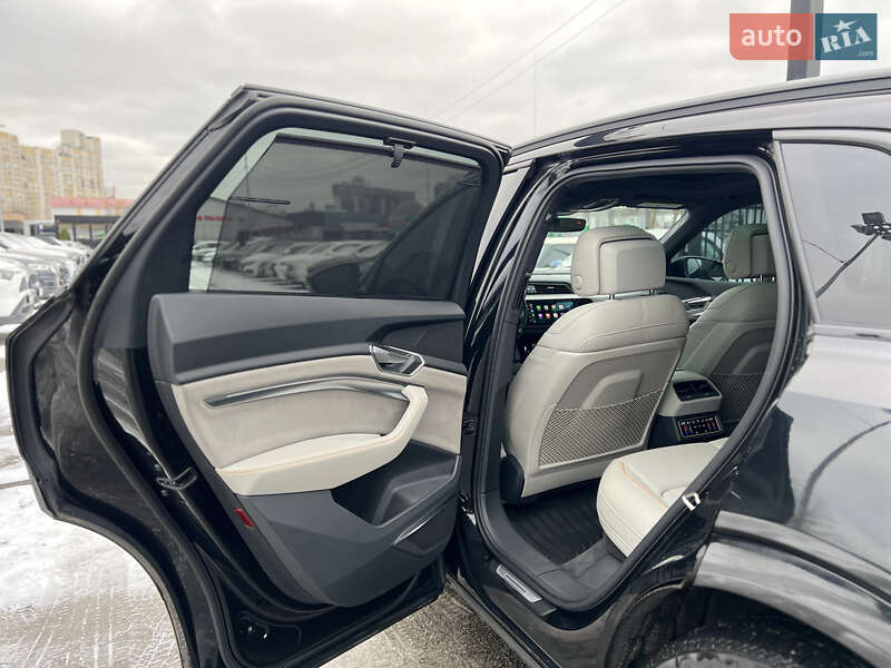 Внедорожник / Кроссовер Audi e-tron 2022 в Киеве