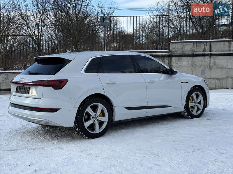 Внедорожник / Кроссовер Audi e-tron 2021 в Ровно