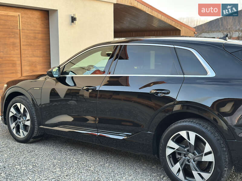 Внедорожник / Кроссовер Audi e-tron 2020 в Ужгороде