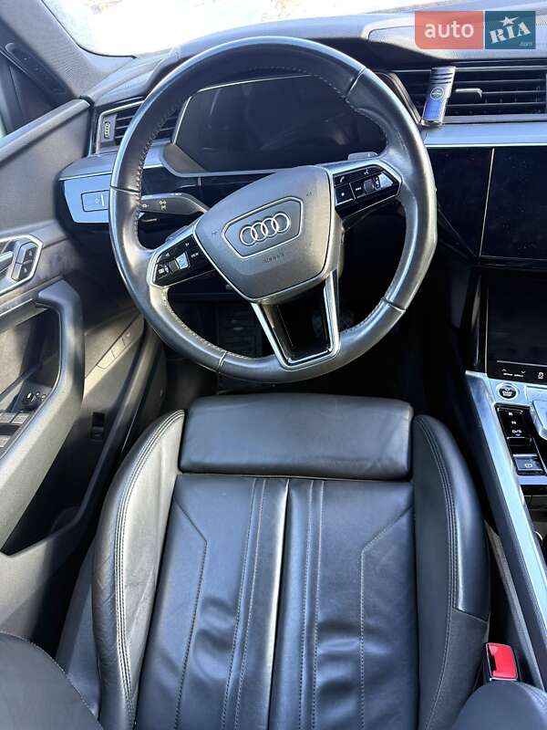 Позашляховик / Кросовер Audi e-tron 2020 в Турці
