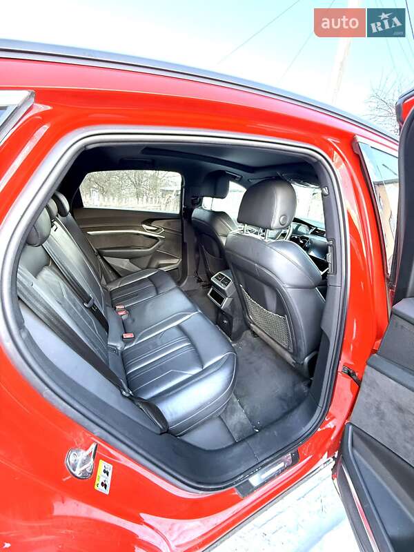 Позашляховик / Кросовер Audi e-tron 2020 в Турці