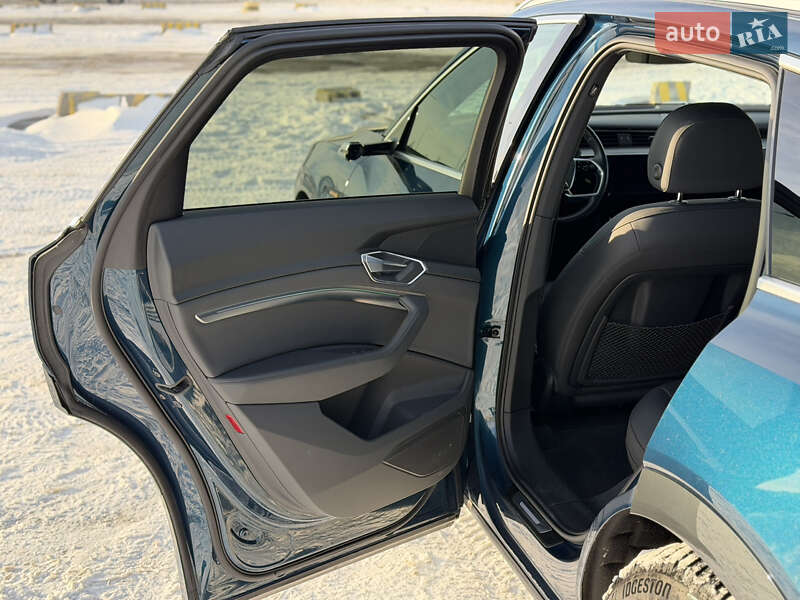 Внедорожник / Кроссовер Audi e-tron 2019 в Львове