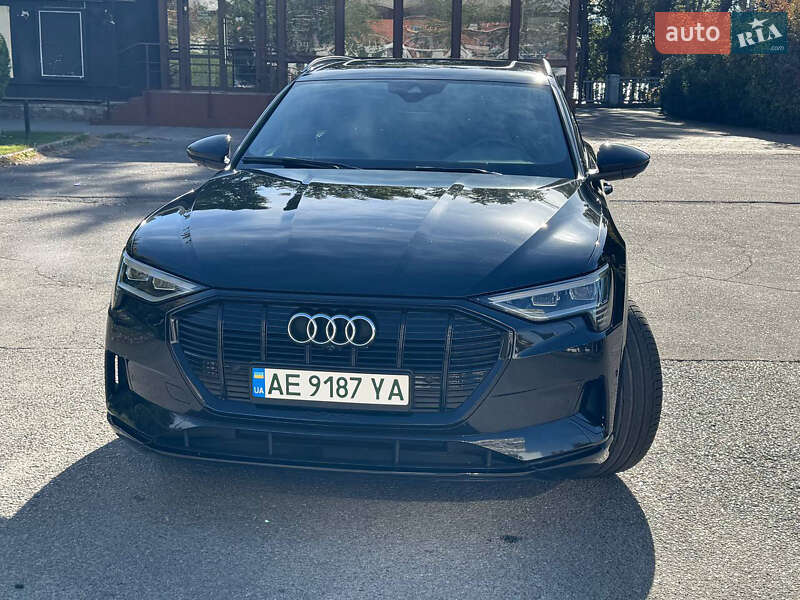 Внедорожник / Кроссовер Audi e-tron 2019 в Одессе фото 4 Внедорожник / Кроссовер Audi e-tron 2019 в Одессе