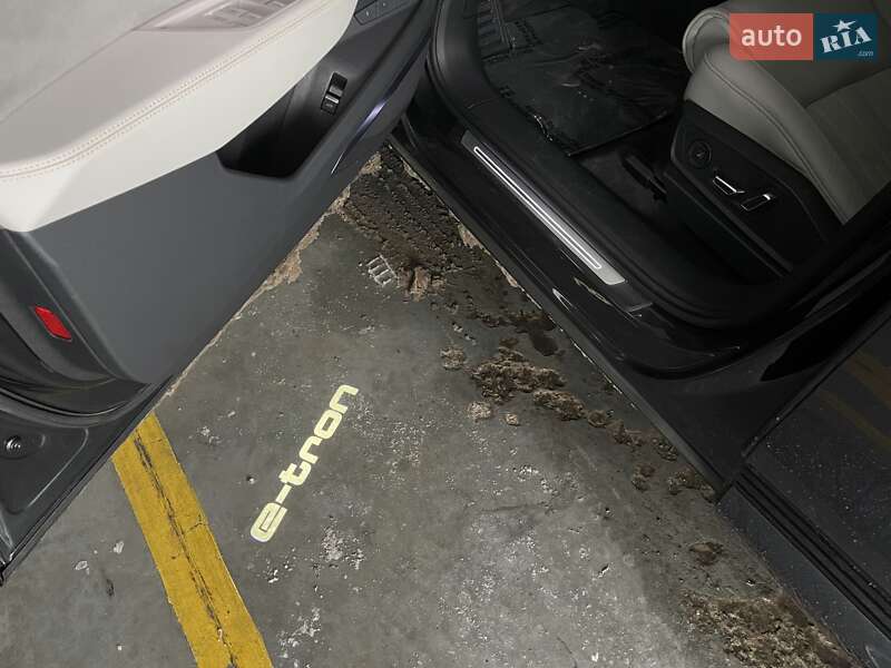 Внедорожник / Кроссовер Audi e-tron 2022 в Киеве