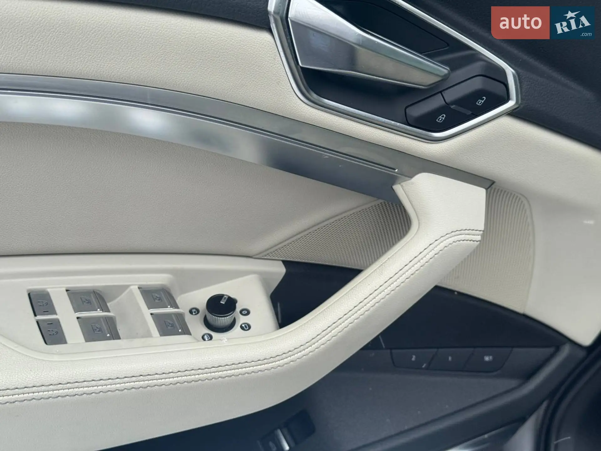 2019 Audi e-tron - мініатюра 14