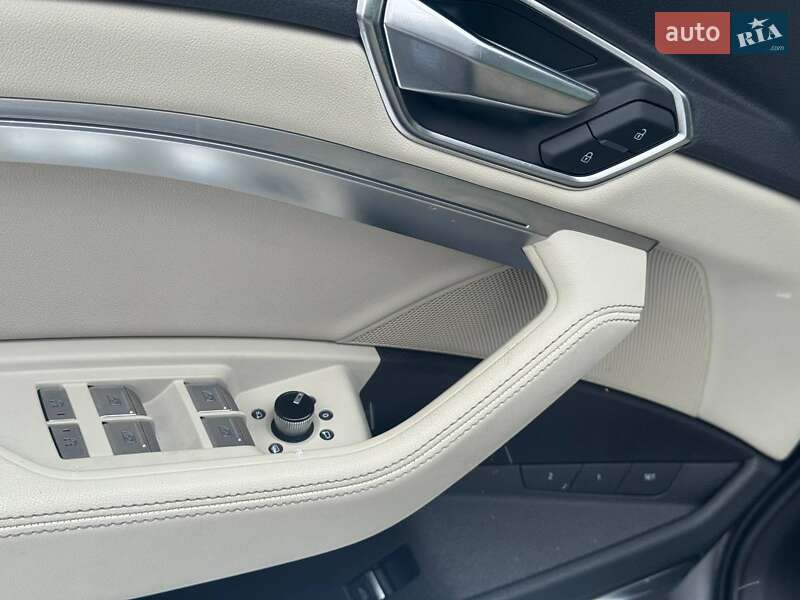 Внедорожник / Кроссовер Audi e-tron 2019 в Киеве