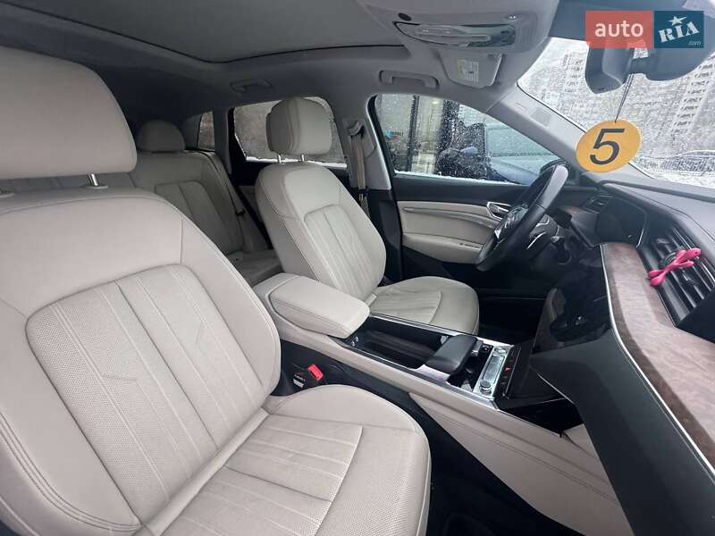 Внедорожник / Кроссовер Audi e-tron 2019 в Киеве