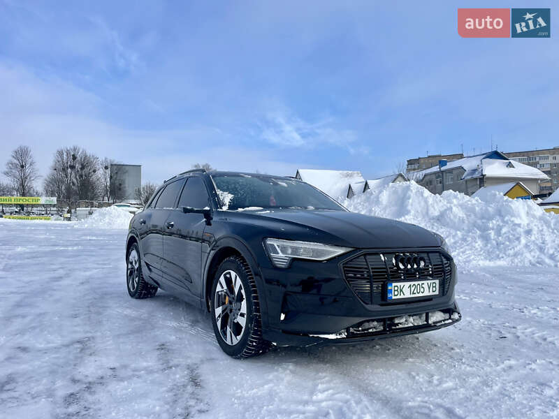 Внедорожник / Кроссовер Audi e-tron 2022 в Ровно