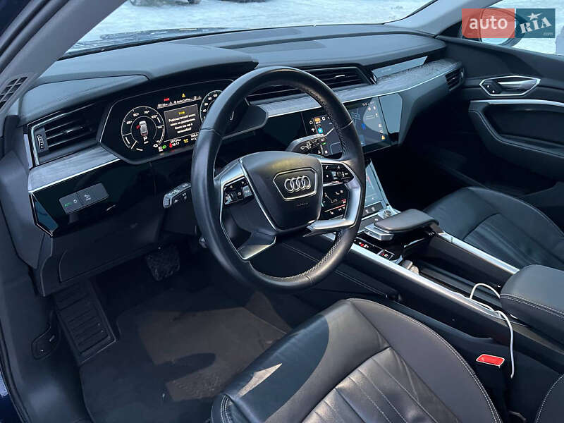Внедорожник / Кроссовер Audi e-tron 2022 в Киеве фото 25 Внедорожник / Кроссовер Audi e-tron 2022 в Киеве