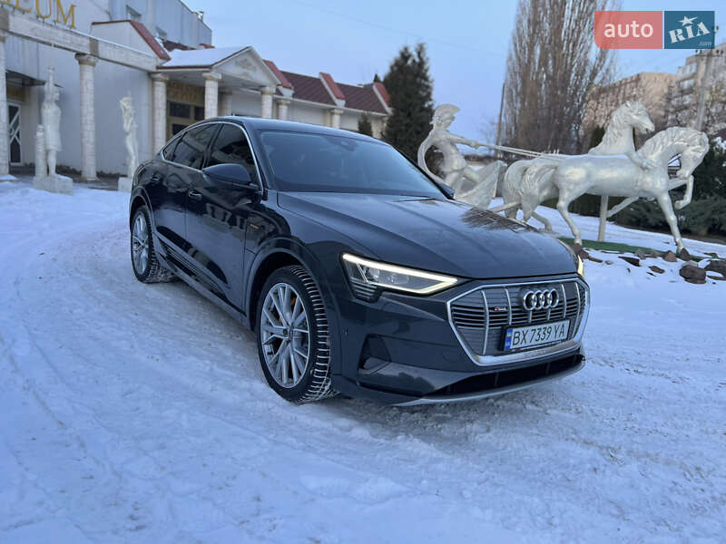 Позашляховик / Кросовер Audi e-tron 2022 в Хмельницькому