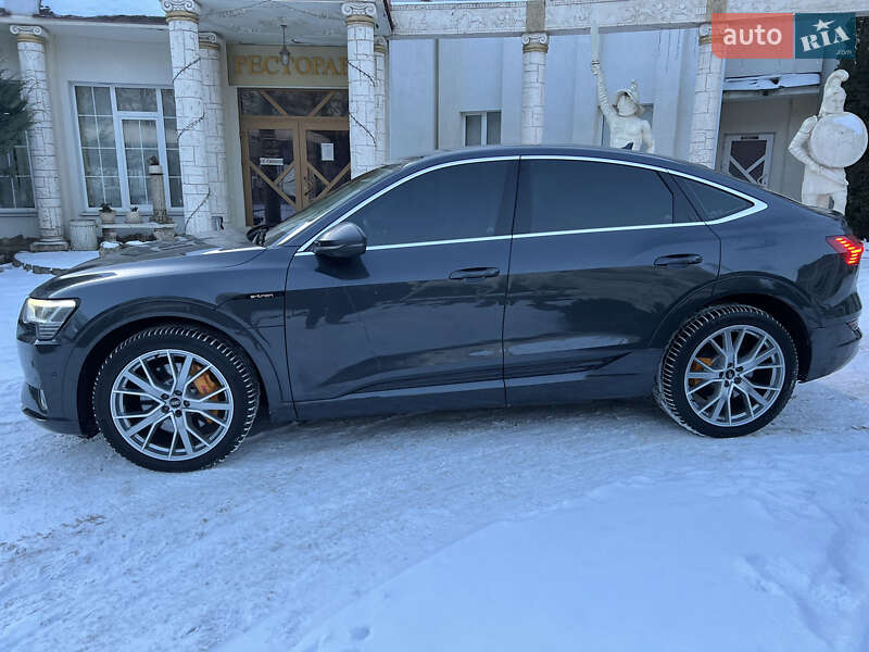 Позашляховик / Кросовер Audi e-tron 2022 в Хмельницькому