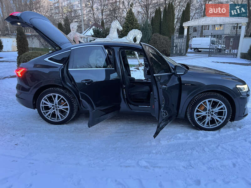 Позашляховик / Кросовер Audi e-tron 2022 в Хмельницькому