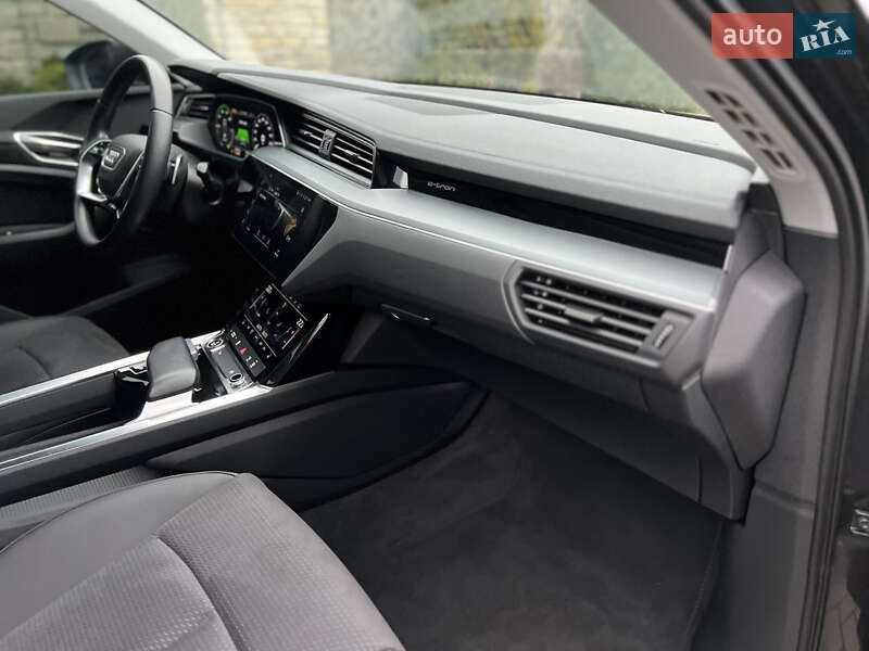 Позашляховик / Кросовер Audi e-tron 2022 в Хмельницькому