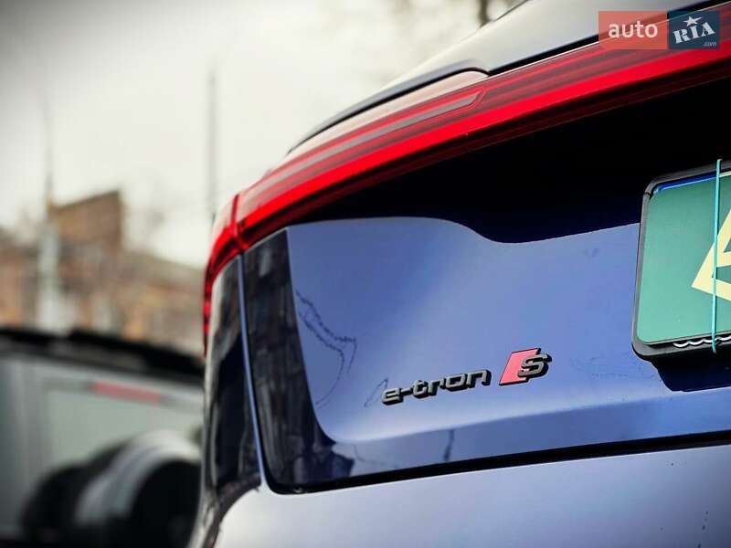 Внедорожник / Кроссовер Audi e-tron 2021 в Киеве