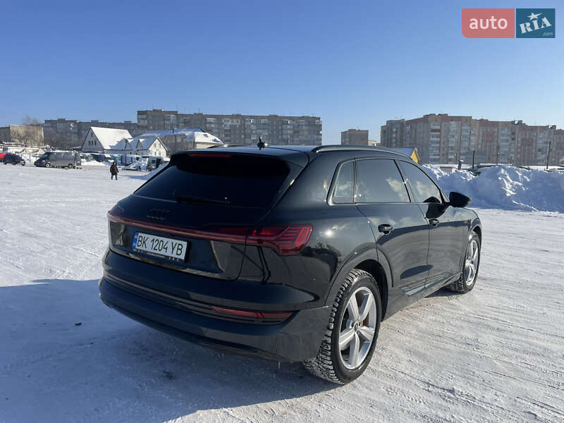 Внедорожник / Кроссовер Audi e-tron 2021 в Ровно
