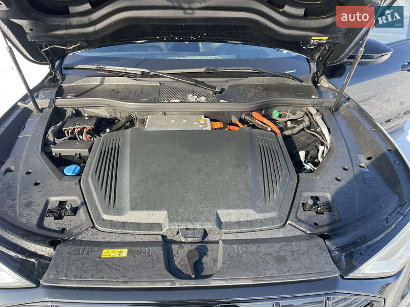 Внедорожник / Кроссовер Audi e-tron 2021 в Ровно