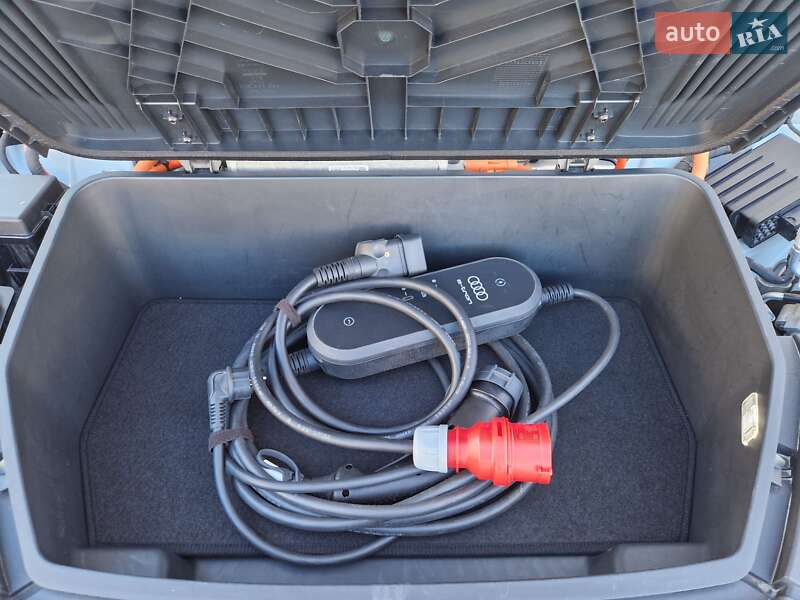 Внедорожник / Кроссовер Audi e-tron 2020 в Новояворовске