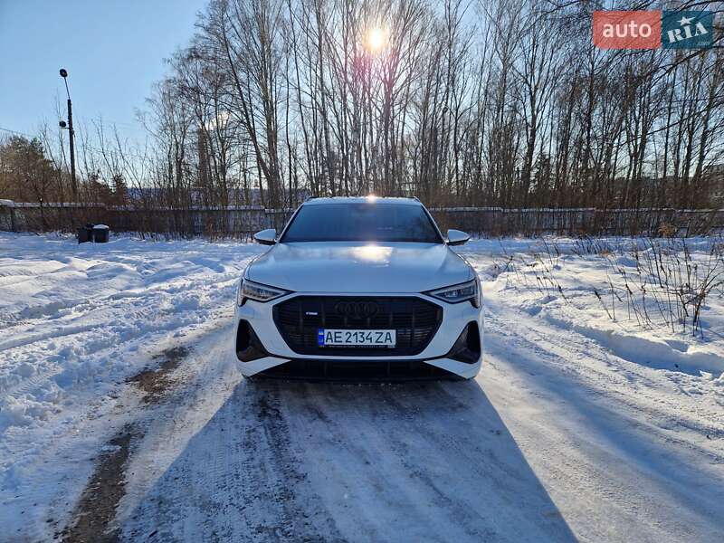 Внедорожник / Кроссовер Audi e-tron 2020 в Новояворовске