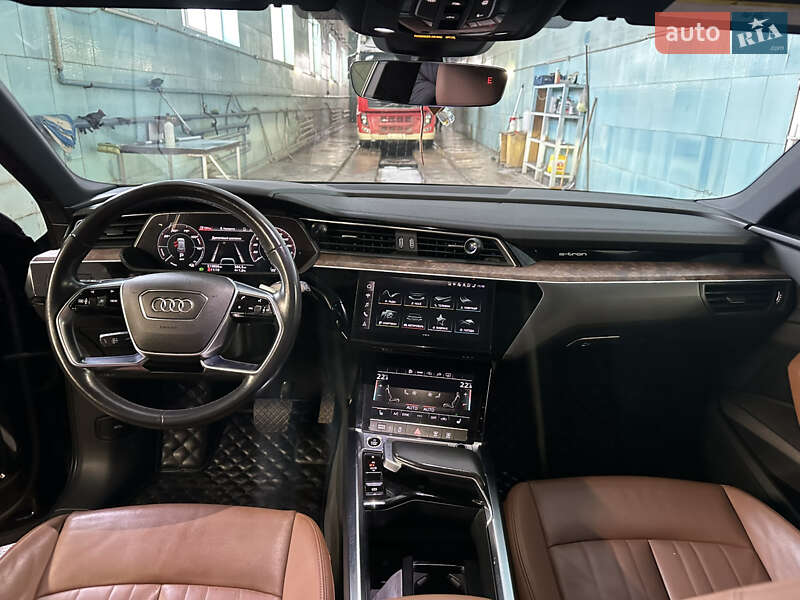 Внедорожник / Кроссовер Audi e-tron 2022 в Сарнах фото 21 Внедорожник / Кроссовер Audi e-tron 2022 в Сарнах