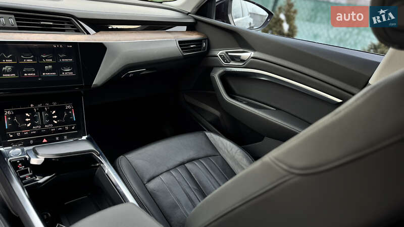 Позашляховик / Кросовер Audi e-tron 2019 в Умані фото 53 Позашляховик / Кросовер Audi e-tron 2019 в Умані