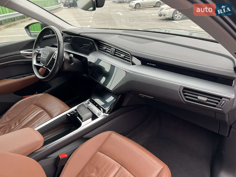 Внедорожник / Кроссовер Audi e-tron 2022 в Киеве фото 37 Внедорожник / Кроссовер Audi e-tron 2022 в Киеве