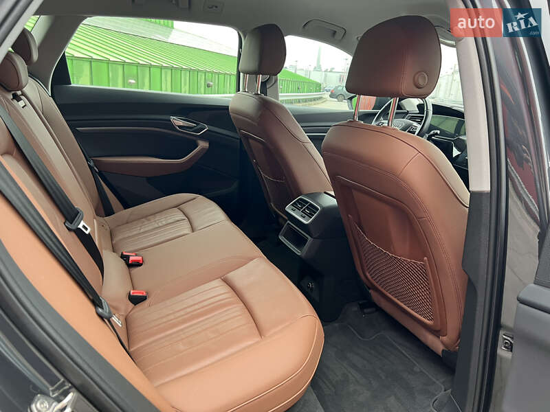 Внедорожник / Кроссовер Audi e-tron 2022 в Киеве фото 41 Внедорожник / Кроссовер Audi e-tron 2022 в Киеве