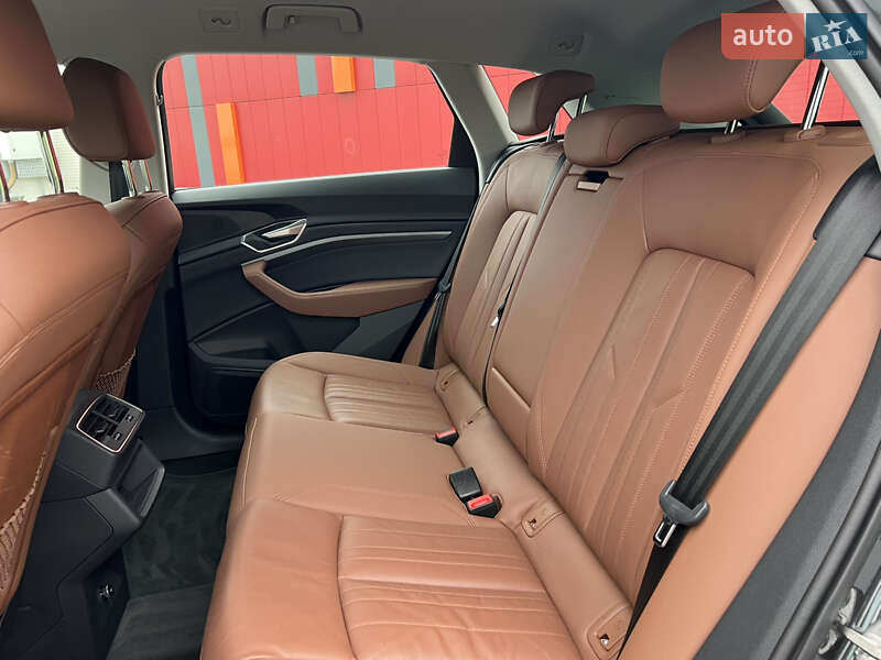 Внедорожник / Кроссовер Audi e-tron 2022 в Киеве фото 45 Внедорожник / Кроссовер Audi e-tron 2022 в Киеве
