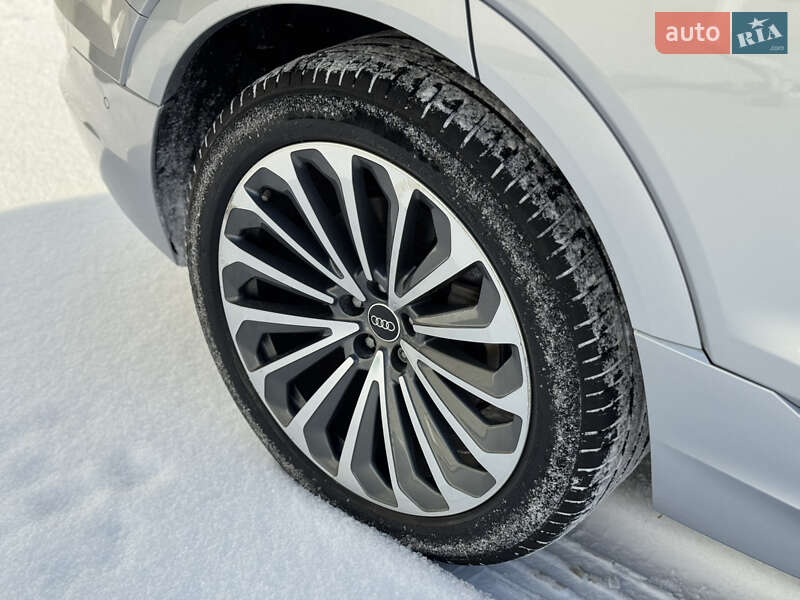 Внедорожник / Кроссовер Audi e-tron 2021 в Киеве