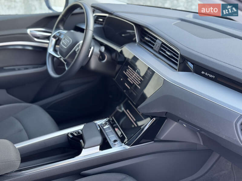 Внедорожник / Кроссовер Audi e-tron 2021 в Киеве
