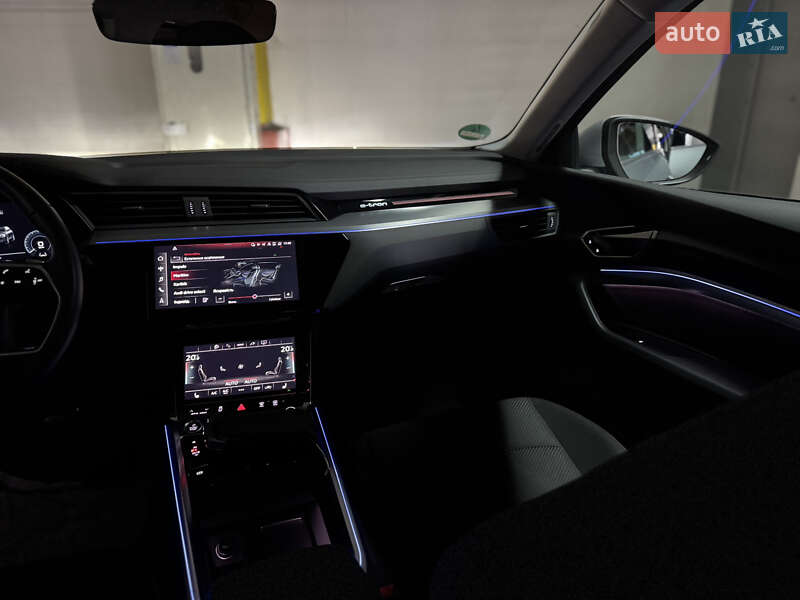 Внедорожник / Кроссовер Audi e-tron 2021 в Киеве