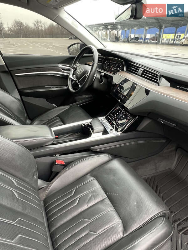 Внедорожник / Кроссовер Audi e-tron 2019 в Днепре фото 12 Внедорожник / Кроссовер Audi e-tron 2019 в Днепре