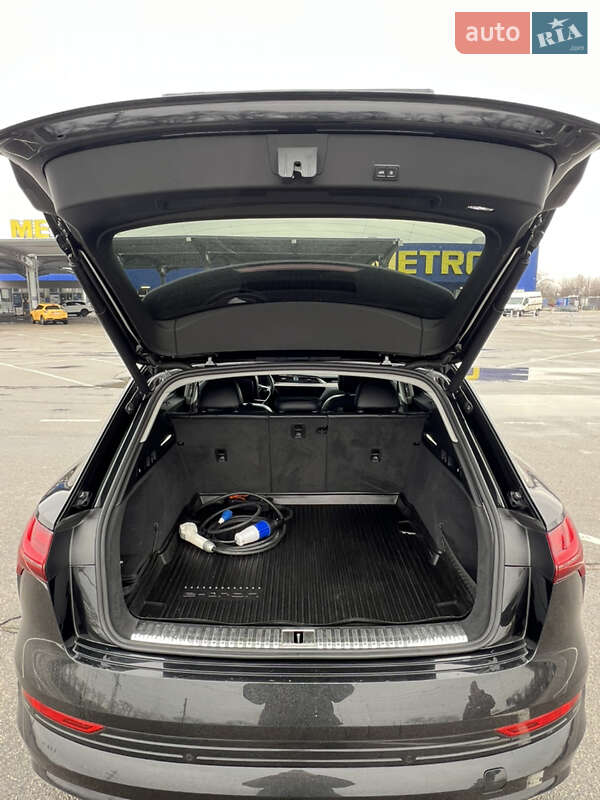 Внедорожник / Кроссовер Audi e-tron 2019 в Днепре фото 16 Внедорожник / Кроссовер Audi e-tron 2019 в Днепре