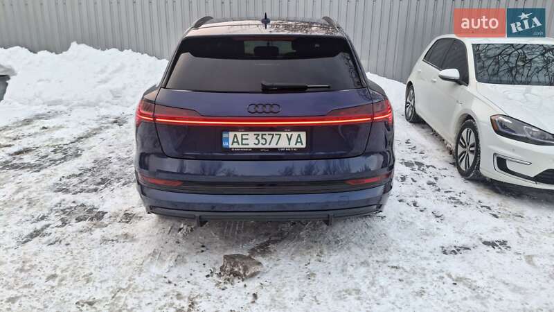 Позашляховик / Кросовер Audi e-tron 2021 в Дніпрі