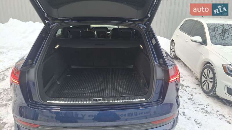 Позашляховик / Кросовер Audi e-tron 2021 в Дніпрі