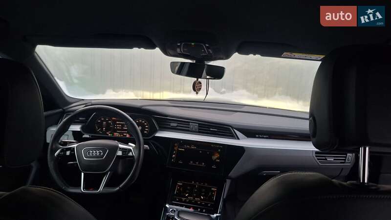 Позашляховик / Кросовер Audi e-tron 2021 в Дніпрі
