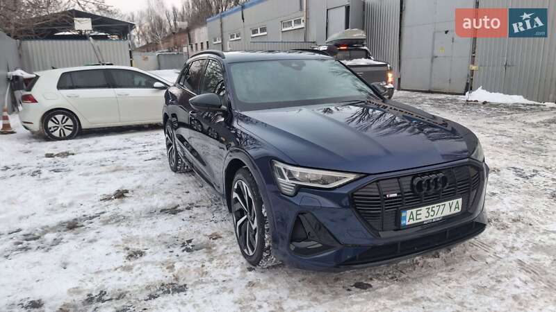 Позашляховик / Кросовер Audi e-tron 2021 в Дніпрі