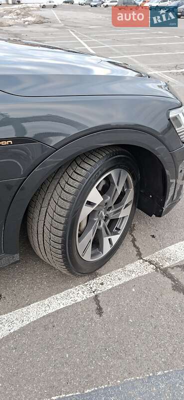 Позашляховик / Кросовер Audi e-tron 2020 в Ужгороді